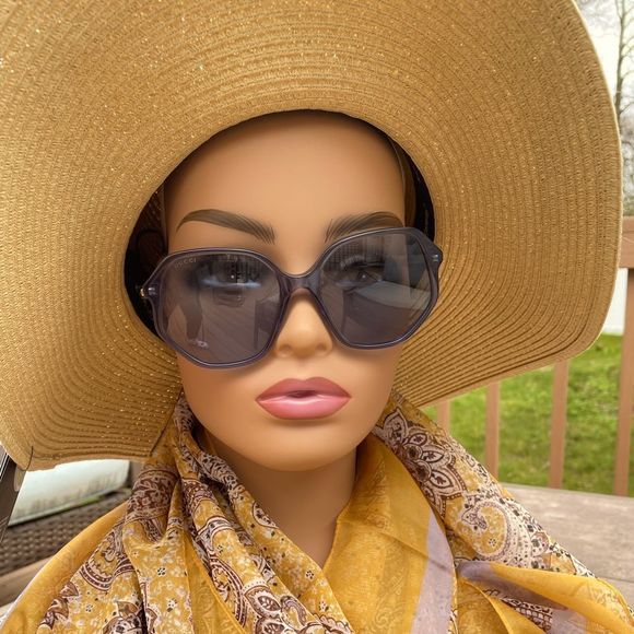 Gucci Sunglasses - Picture 2 of 16